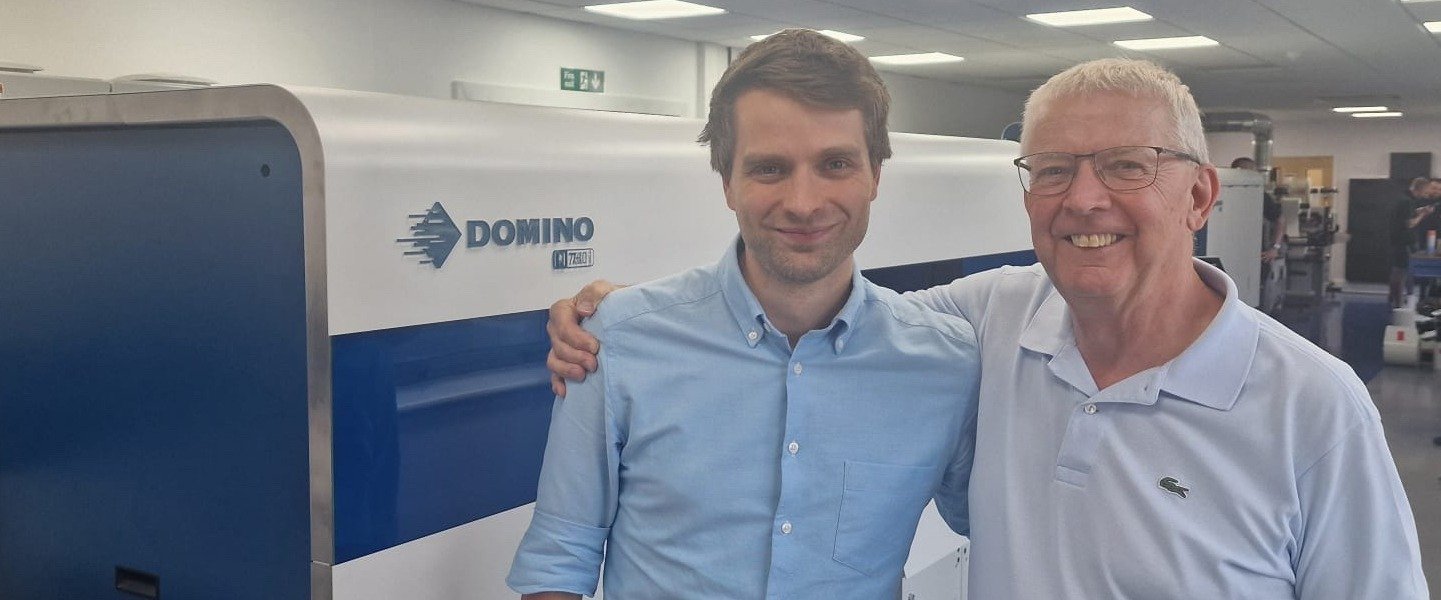 Crown Labels melhora as capacidades de impressão digital de etiquetas com a Domino N730i