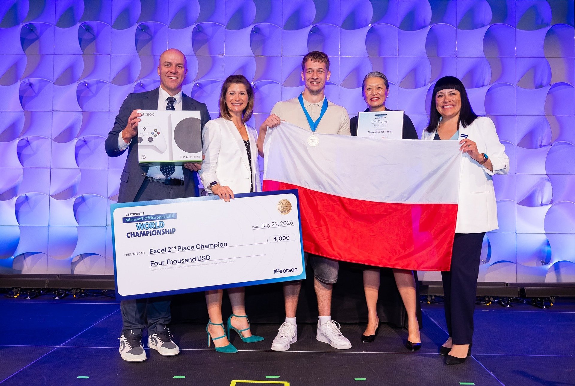 Uniwersytet WSB Merito Szczecin wspiera mistrzów. Aleksy Dobrodziej na podium Microsoft Office Specialist World Championship 2026
