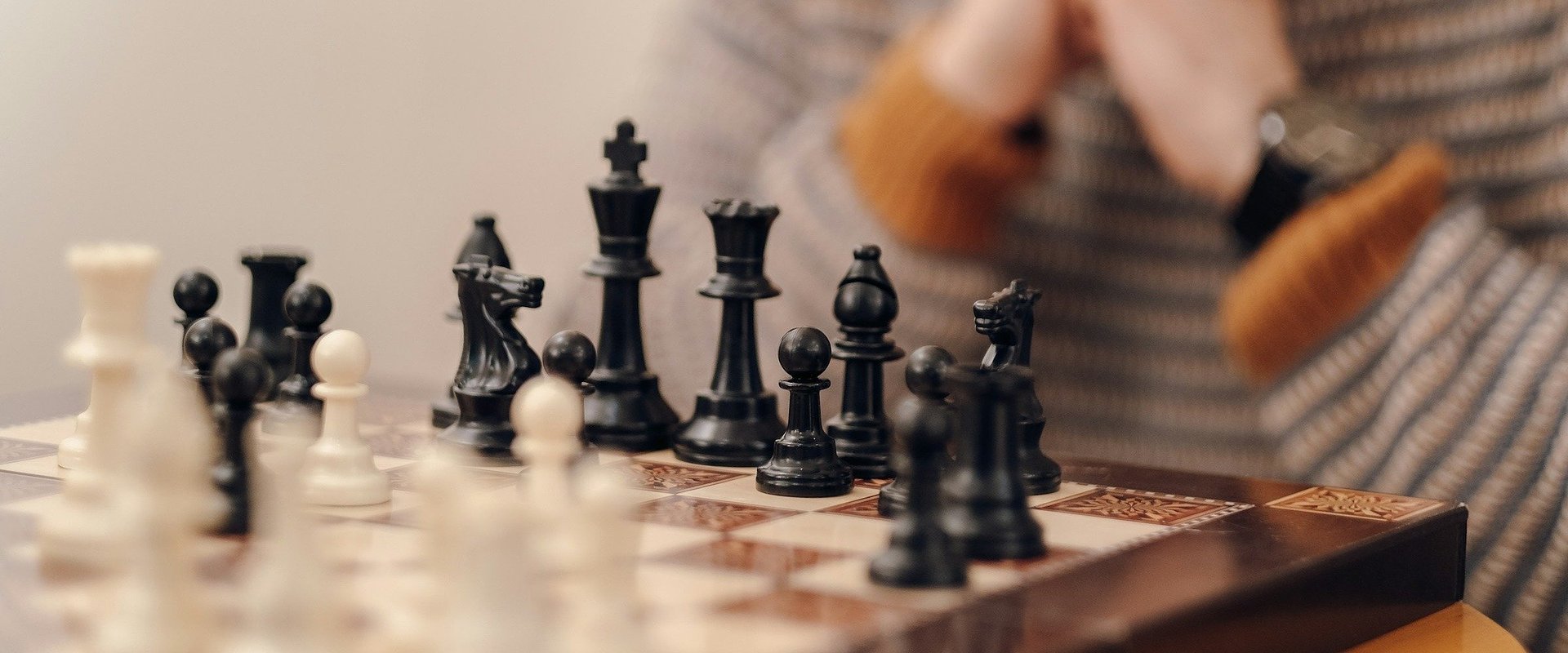 AI Doesn't Just Play Better Chess – It Manages Complexity Differently