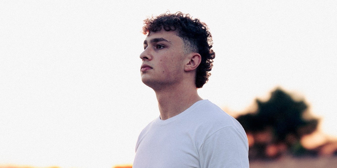 René zatrzymuje lato na chwilę - nowy singiel zapowiada debiutancki album