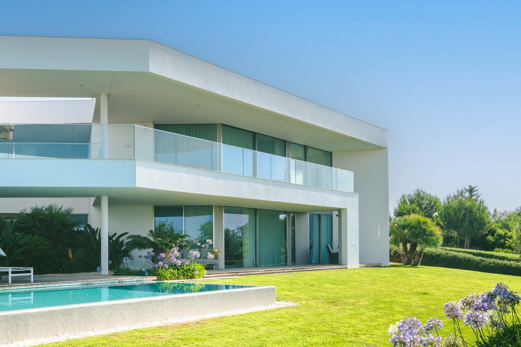 Villa Pernoi leva arquitetura de autor ao mercado residencial de luxo em Lagos