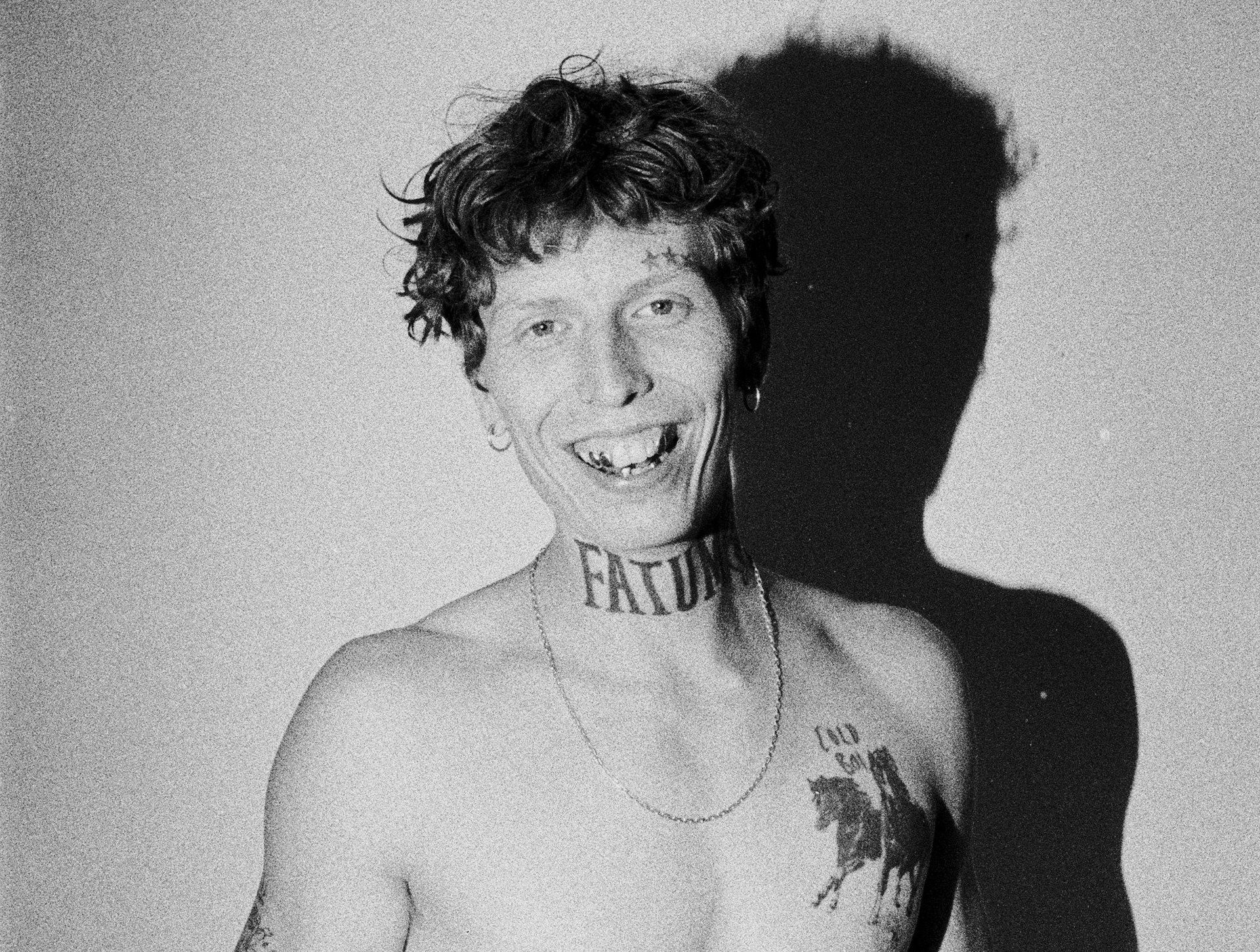 Szczyl wraca po pięciu latach. “Dla Ciebie” zapowiada nowy album “przedwczoraj, dzisiaj, pojutrze”