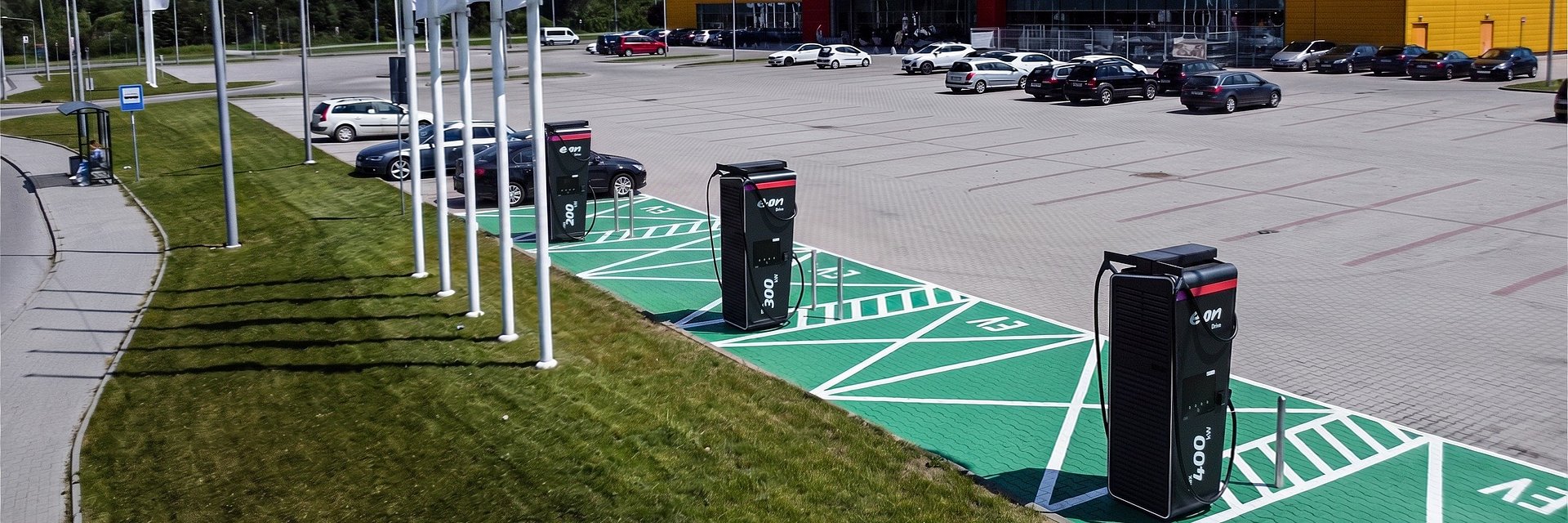 Sklep Agata w Nowym Sączu wyposażony w szybki hub do ładowania pojazdów elektrycznych