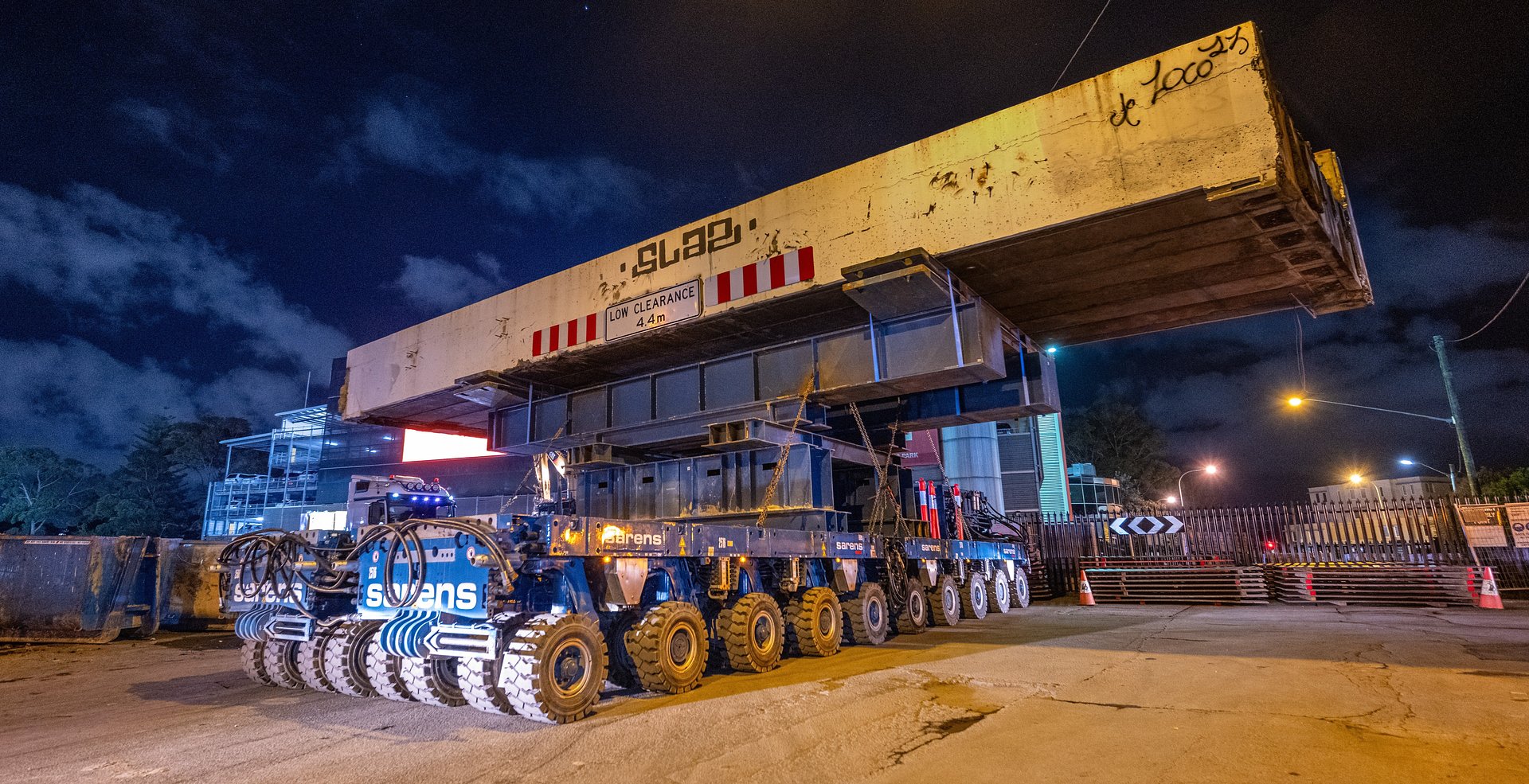 Sarens deploys its "Crane+" model in Australia to accelerate the execution of civil engineering projects amid a shortage of more than 300,000 specialized workers