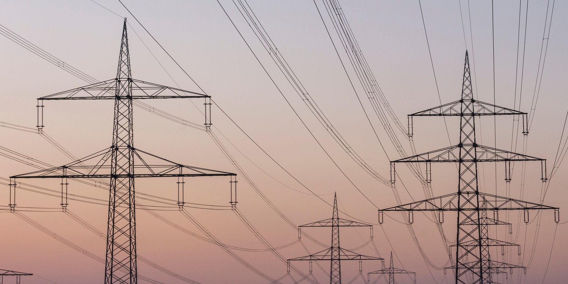 4 na 5 liderów sektora energetycznego obawia się, że popyt na energię ze strony centrów danych wyprzedzi podaż. Kto zbuduje zasilanie dla AI?