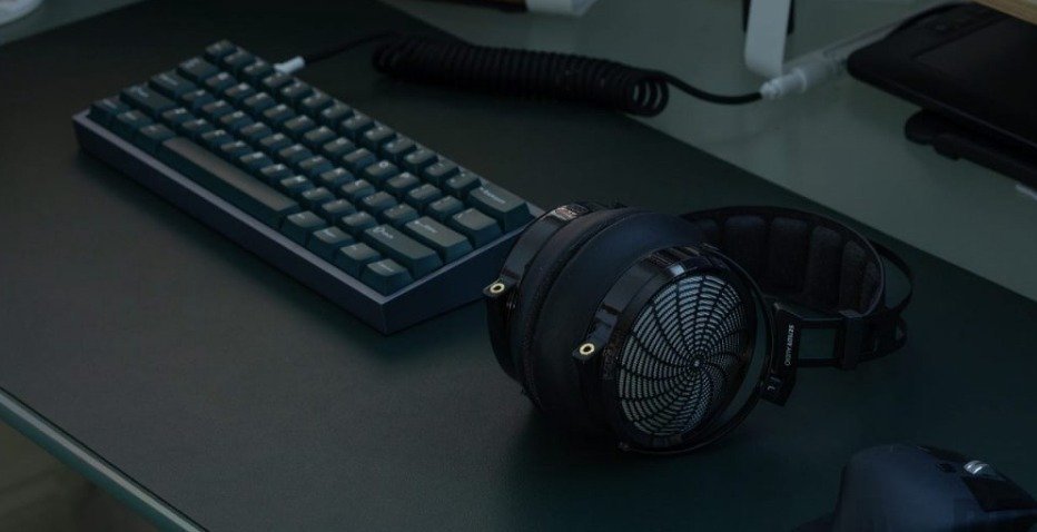 eCoustics - Sendy Audio Apollo PRO Review: Beautifully Built With Bass That Will Divide Listeners
