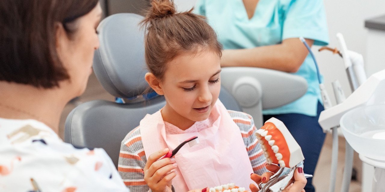 Dziecko u dentysty? Te 5 błędów rodzice popełniają najczęściej!
