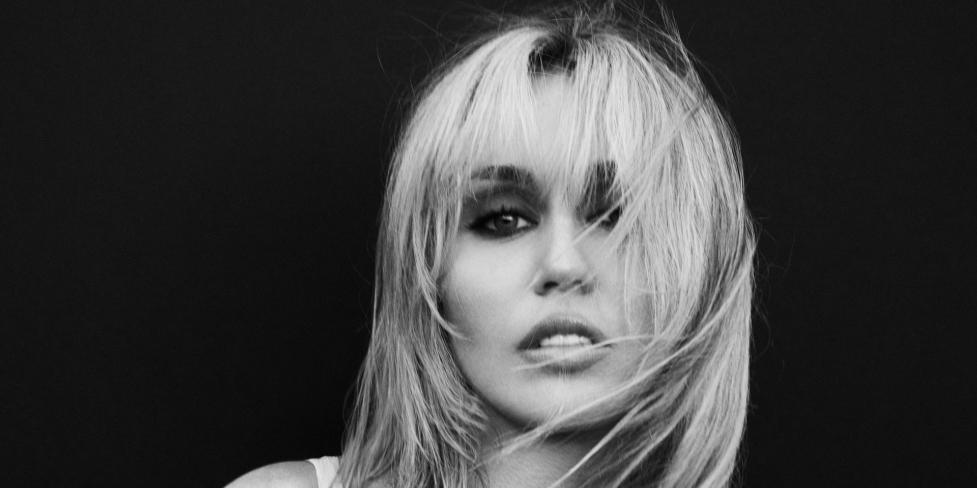 Miley prezentuje singiel „Bass Persuades” i zapowiada dziesiąty album studyjny
