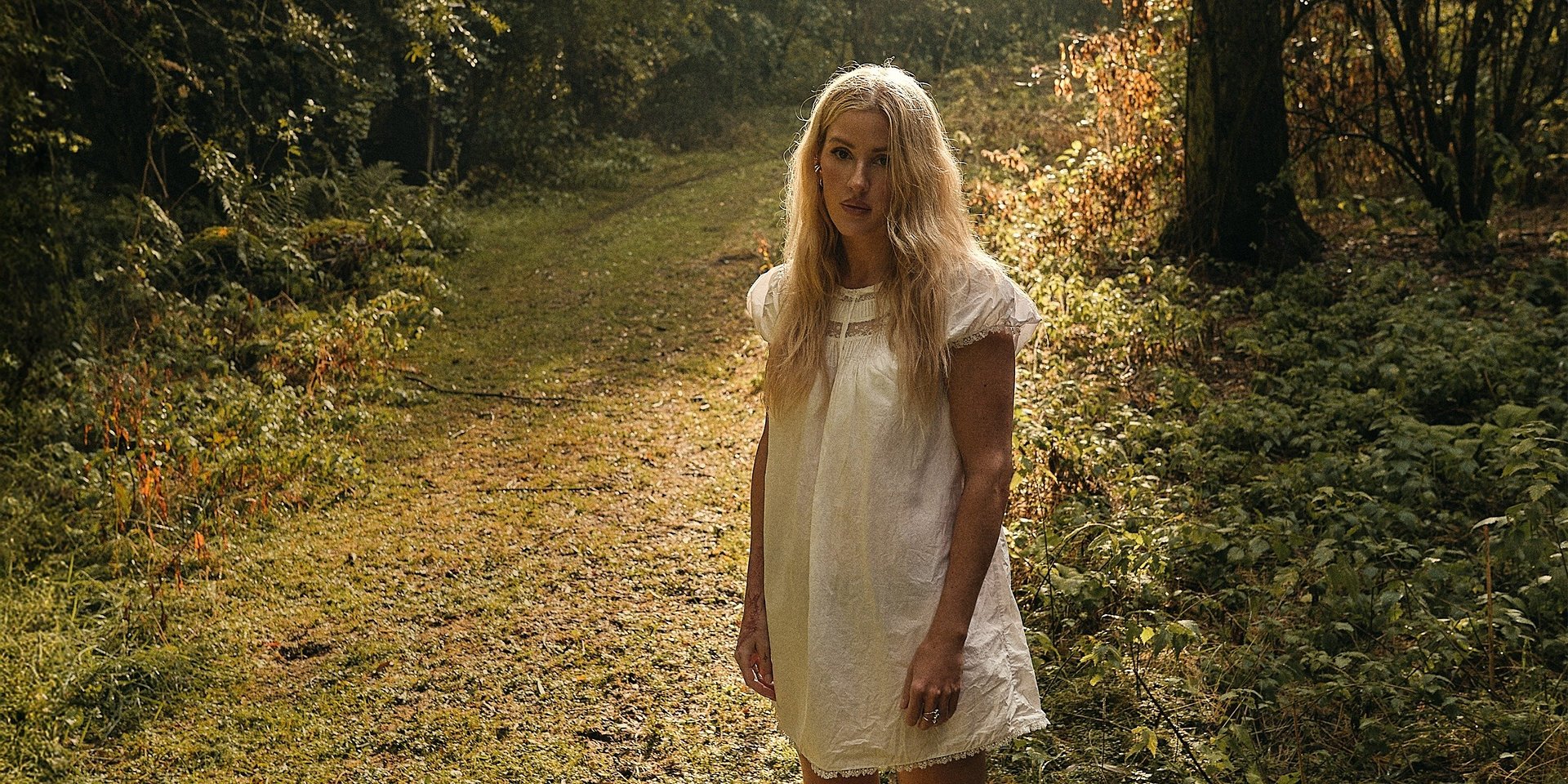 Ellie Goulding wie jeszcze więcej. „I Know Too Much” i rozszerzone „We Know Too Much” już dostępne
