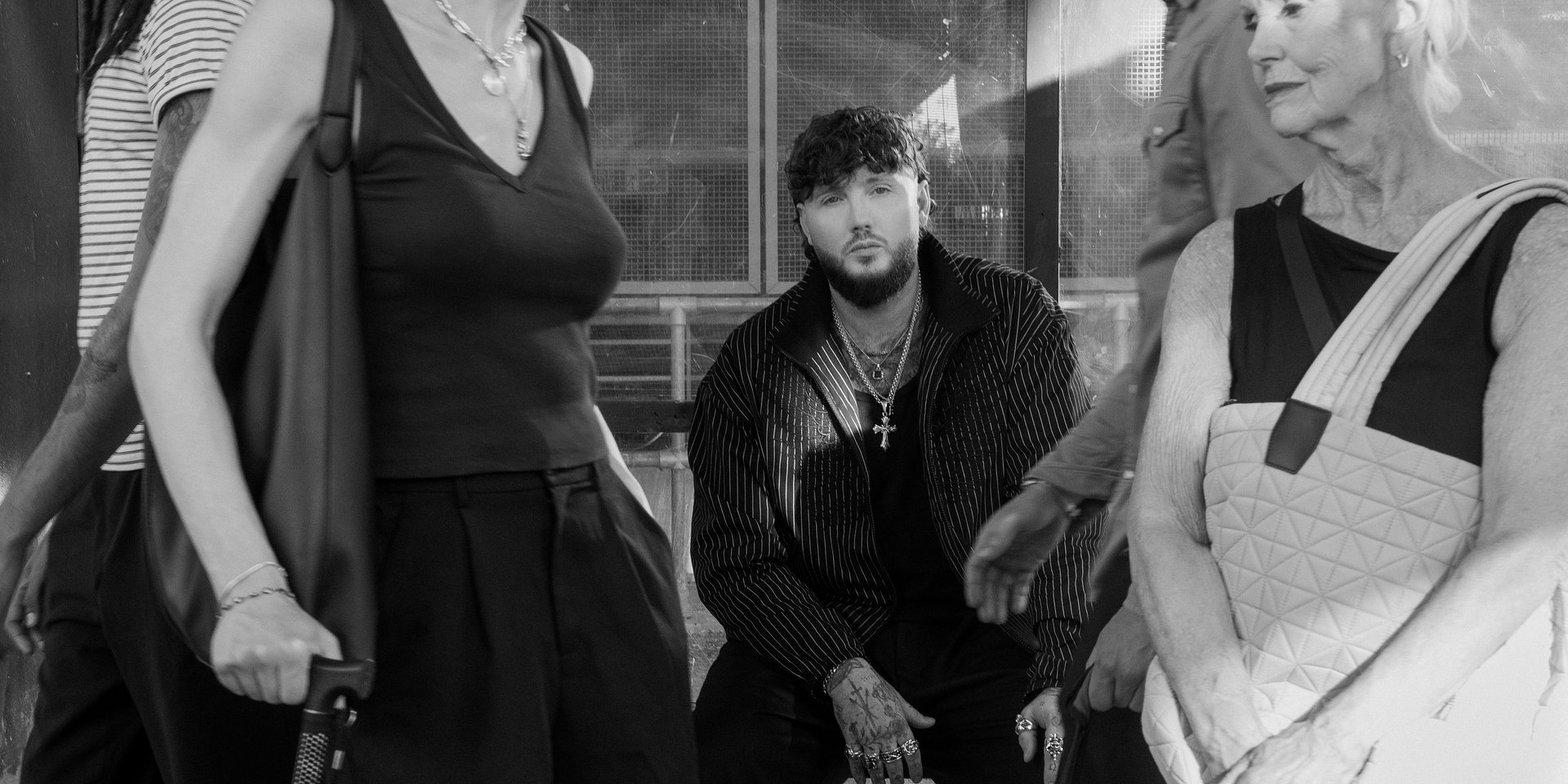 James Arthur dzieli się przesłaniem akceptacji i poczucia własnej wartości w nowym singlu „Waste My Tears”