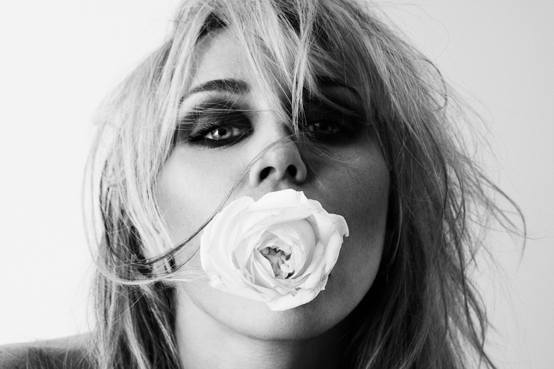 Miley otwiera nowy rozdział w karierze i zaprasza do świata „Bass Persuades”. Album już dostępny