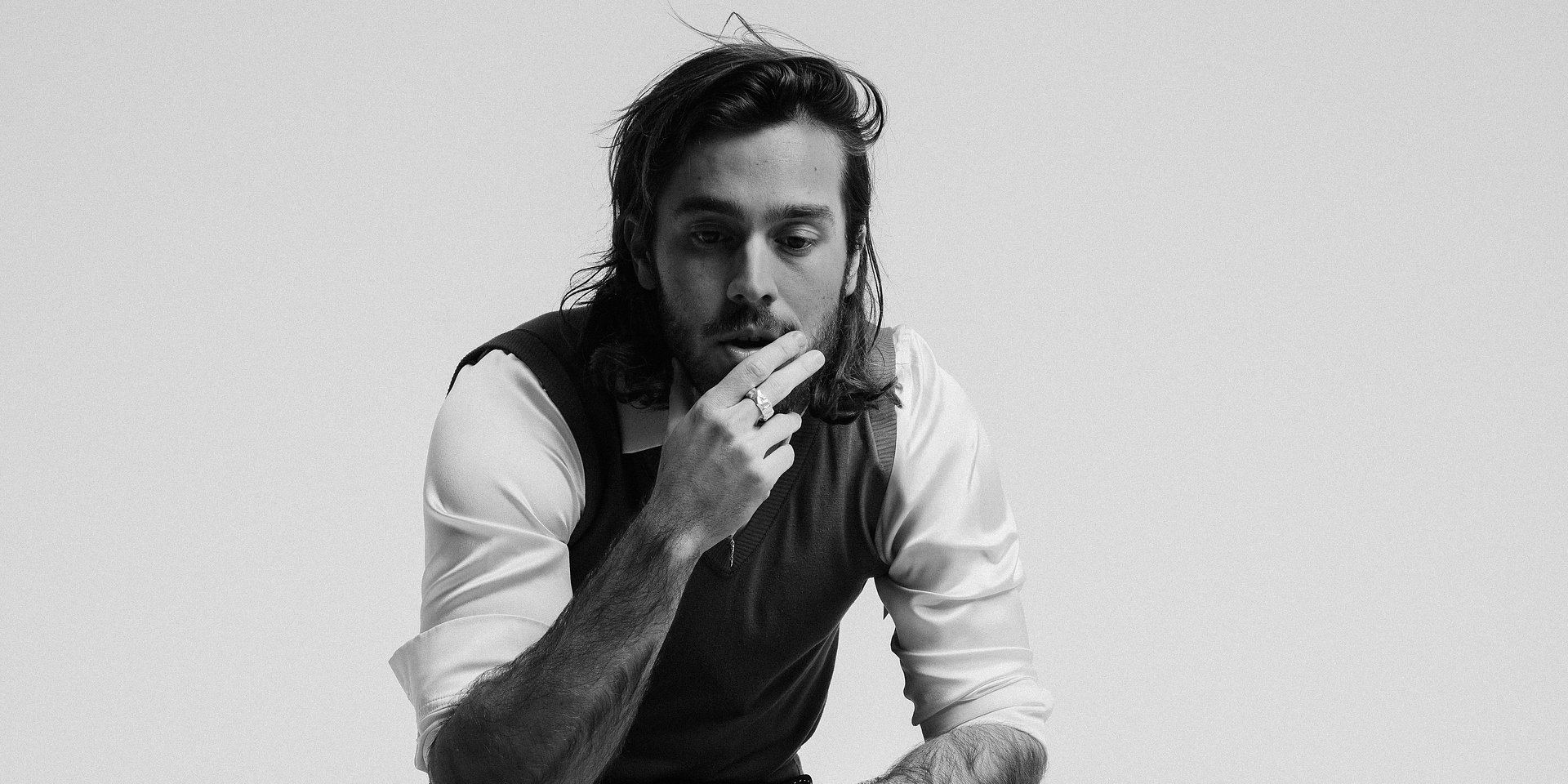 Benjamin Ingrosso mierzy się z życiem uczuciowym w piosenkach „Funny Feeling” i „Waste My Time”