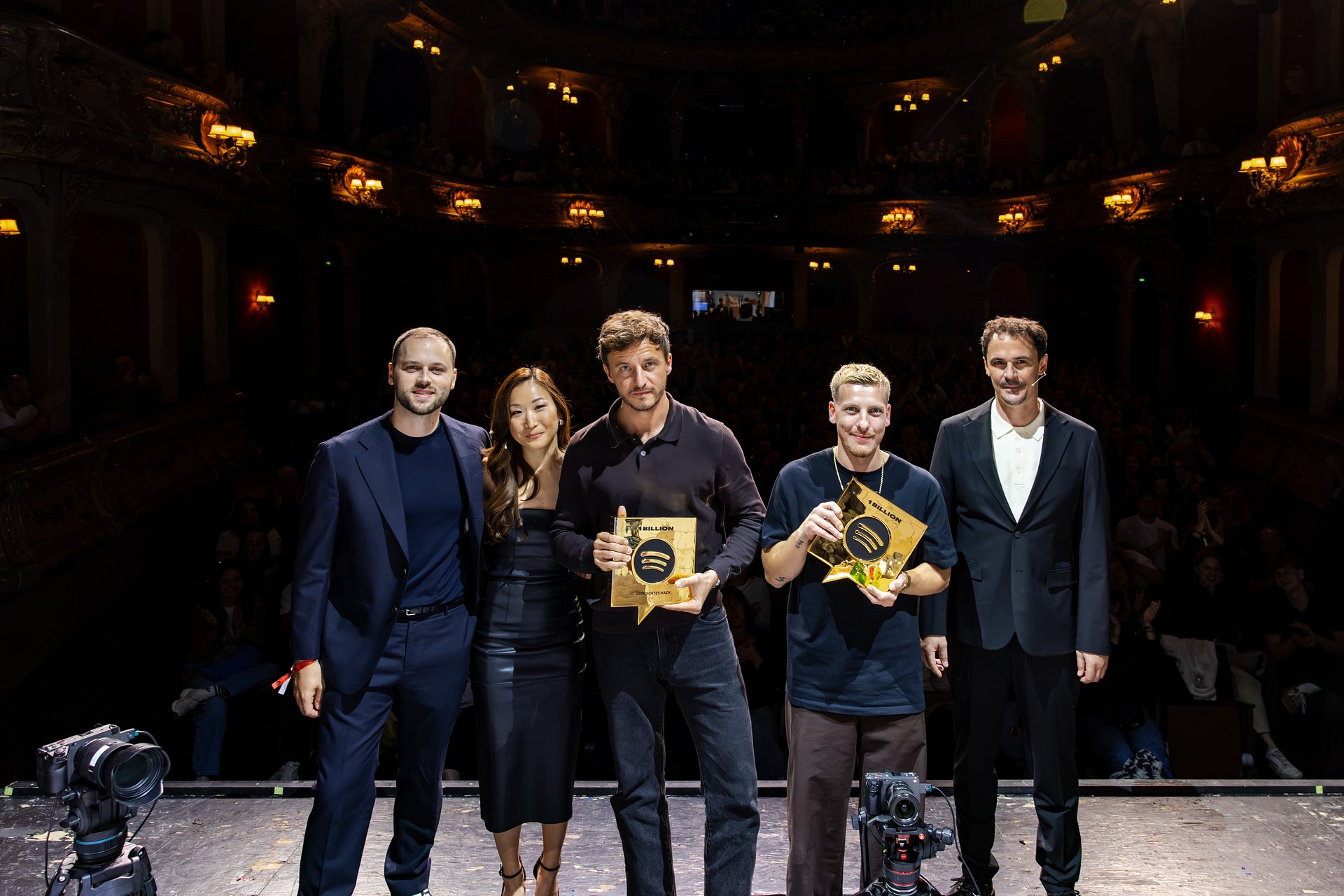 Eine Milliarde Streams: Spotify feiert „Gemischtes Hack“ mit Live-Premiere und Mockumentary in Berlin