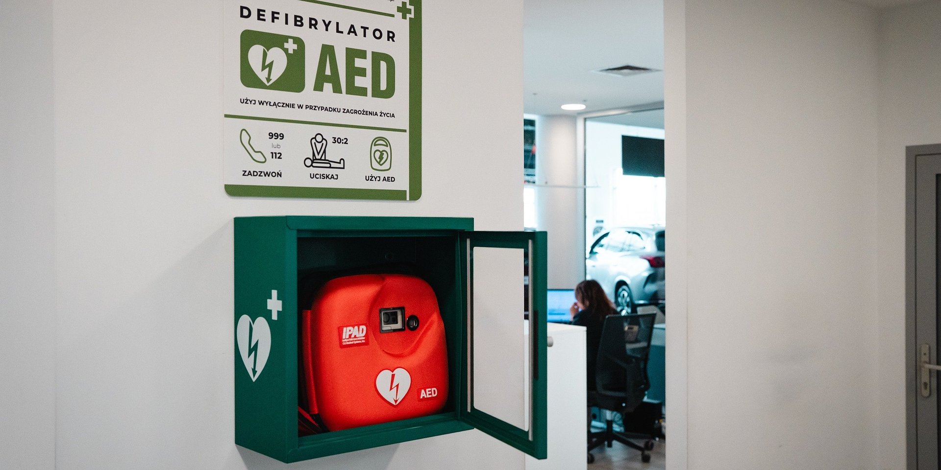 Bezpieczeństwo w standardzie. Grupa Bemo zamontowała defibrylatory AED w swoich salonach i serwisach w całej Polsce