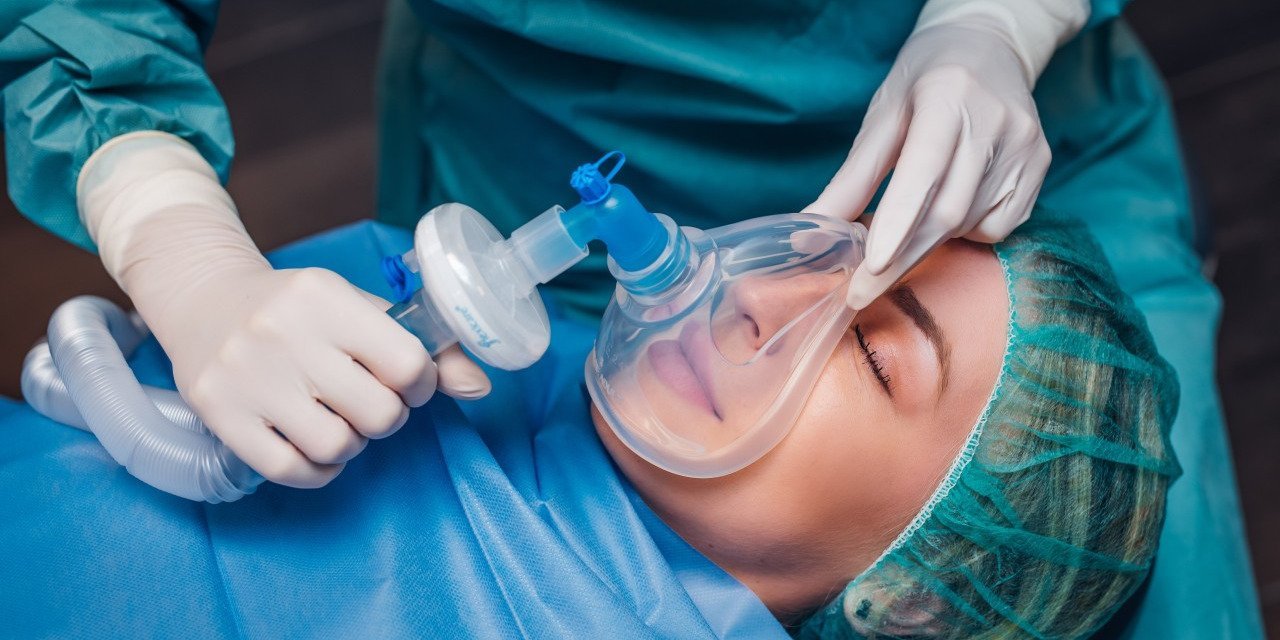 Drzemka w fotelu? Cztery sytuacje, kiedy dentysta rozważy narkozę