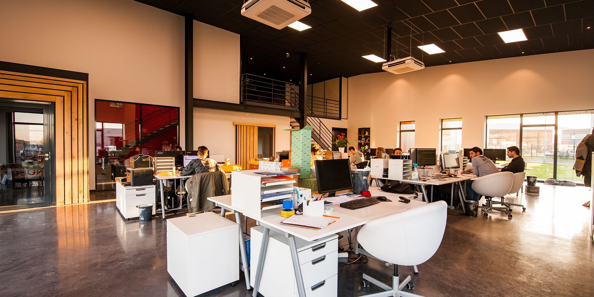 Employee onboarding and offboarding under time pressure: technology can simplify some processes