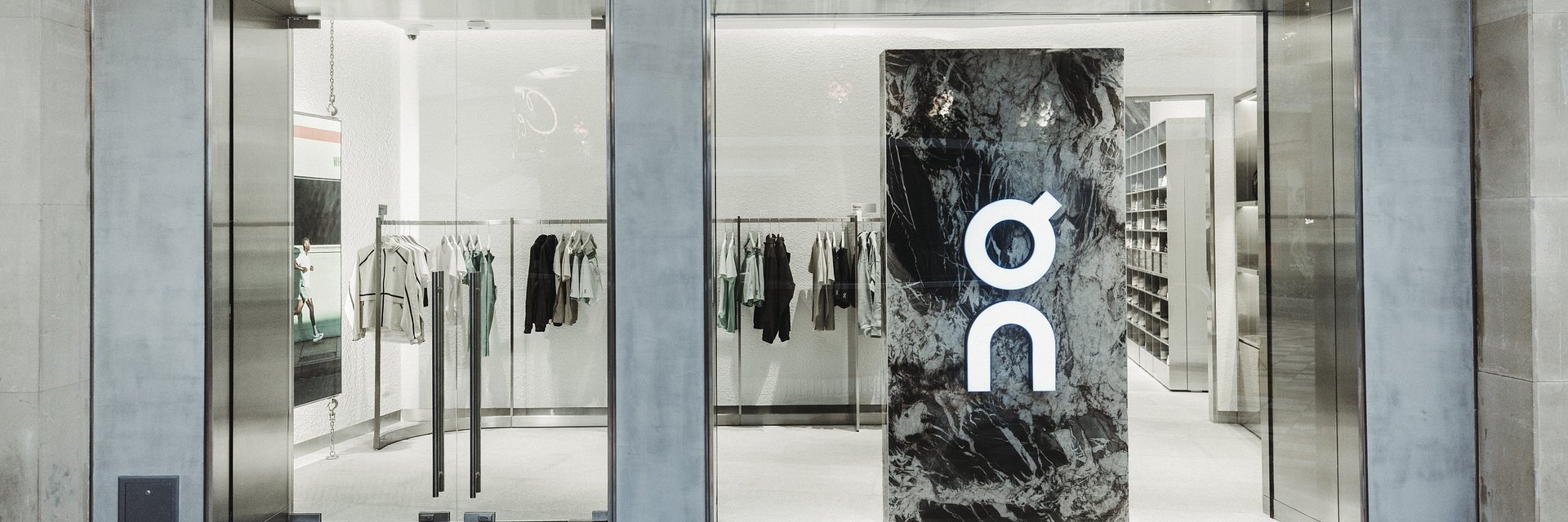 La marca suiza de ropa deportiva On amplía su presencia en Sudamérica con una nueva tienda en Chile