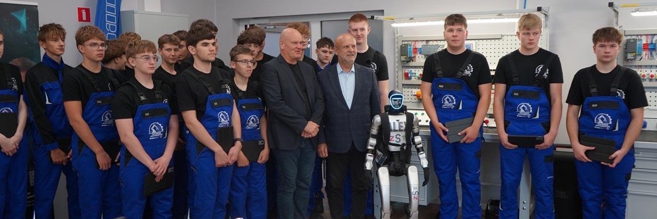 Nowoczesny warsztat dla przyszłych automatyków. Kronospan rozwija współpracę z ZST w Szczecinku