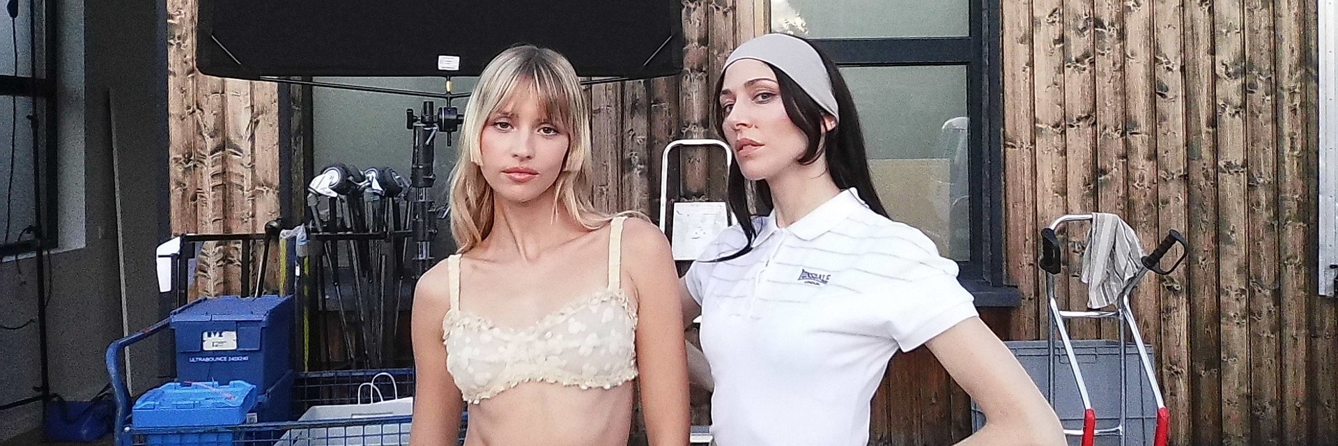 Angèle, Caroline Polachek a SebastiAn vstupují do „Love Triangle“