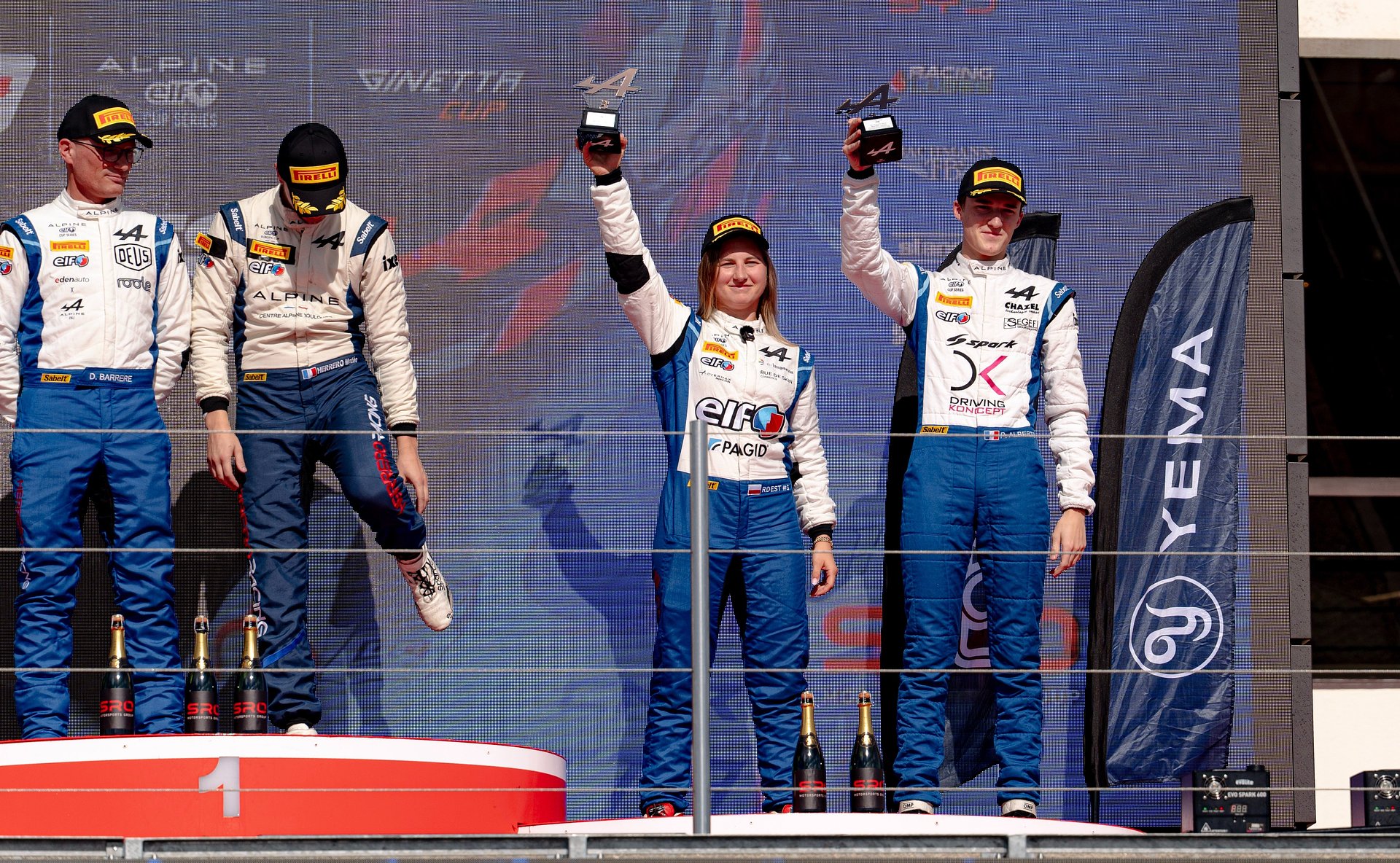 Gosia Rdest wicemistrzynią Alpine ELF Cup Series. Po dwóch cesarskich cięciach wróciła na tor i zapisała się na kartach historii
