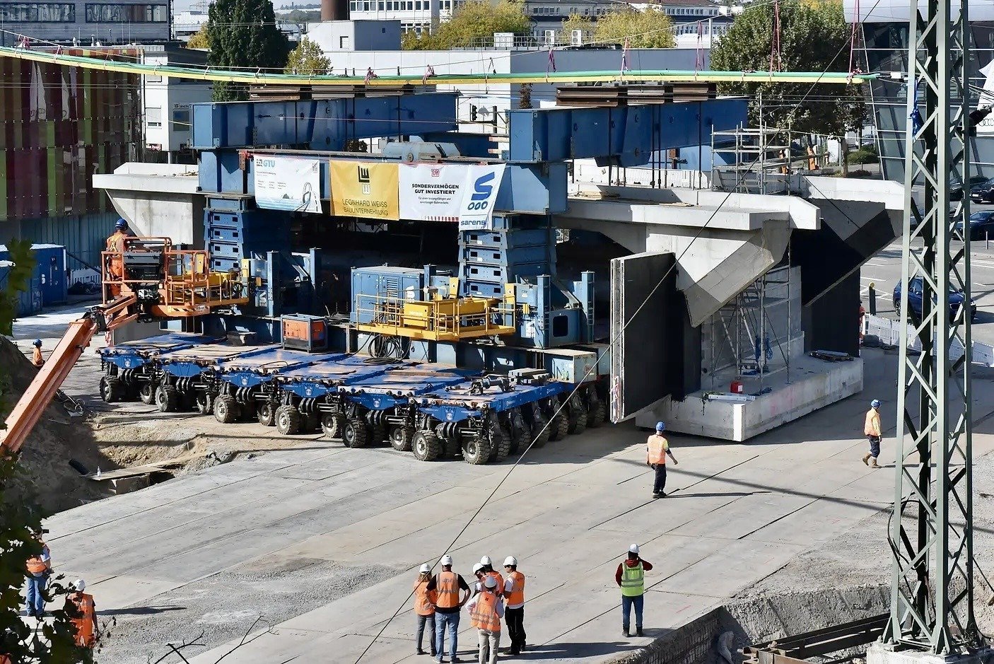 Sarens transports and installs a 1,500-ton railway bridge during a rail blocking period in Neckarsulm, Germany