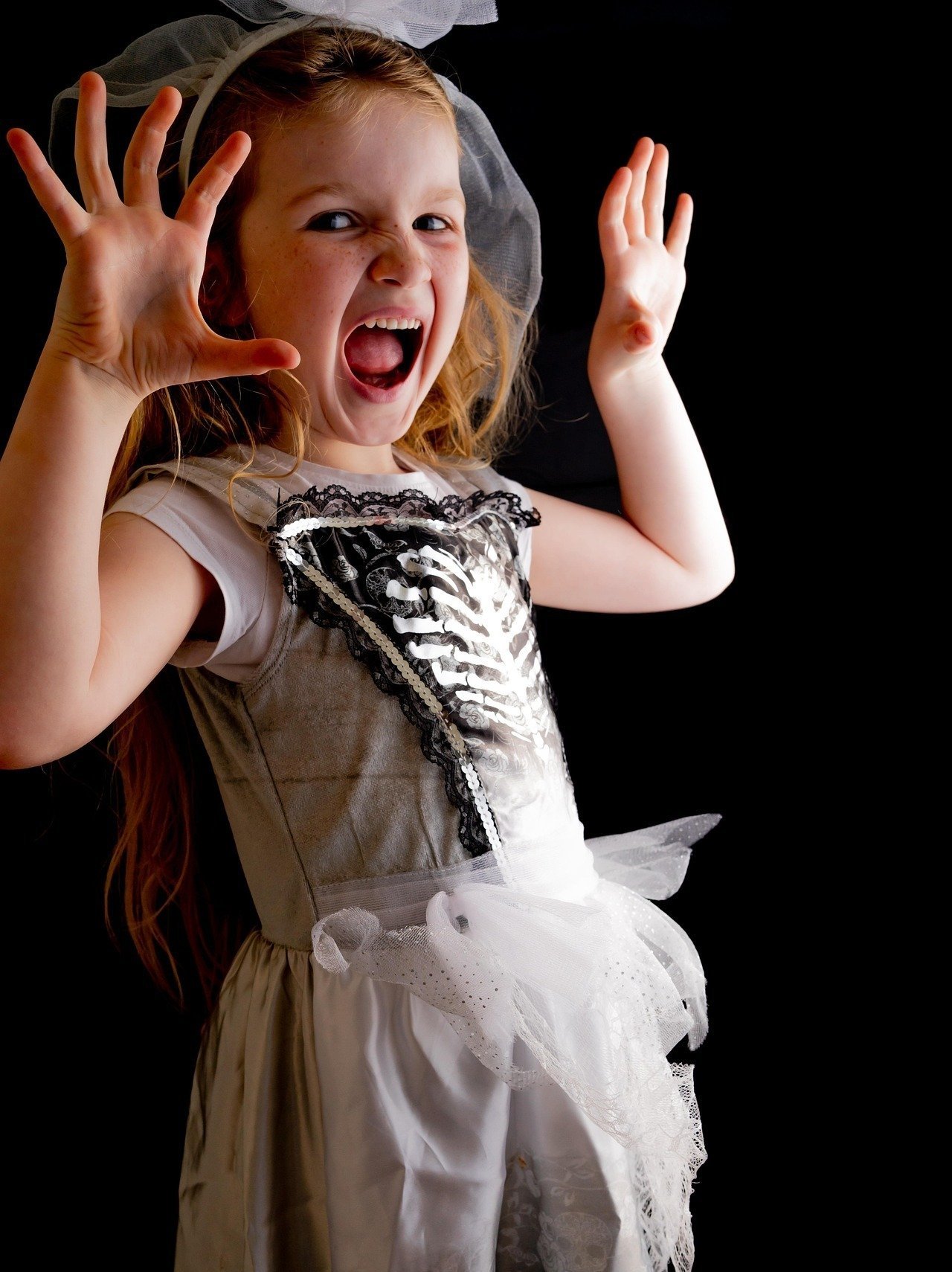 Potwory, które straszą rodziców bardziej niż Halloween. Psycholożka dziecięca radzi, jak oswoić dziecięce lęki