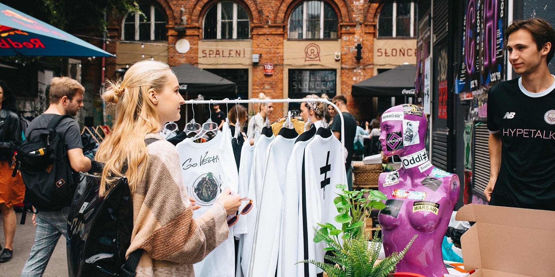 Zakupy ONline & OFFline, czyli jak consumer experience wpływa na rynek powierzchni handlowych
